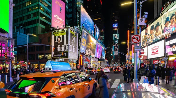 New York Febbraio 2020 Vista Times Square Notte Trafficato Incrocio — Foto Stock