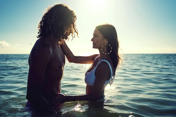 Young Romantic Couple Close Portrait Facing Each Others Beach Stock Picture