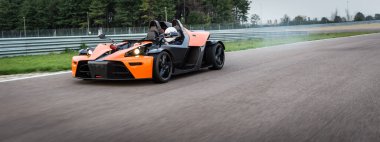 Modena, İtalya - 25 Eylül 2014: Ktm X-Bow, yol ve yarış kullanımı için ultra hafif spor otomobil, Avusturyalı motosiklet üreticisi Ktm tarafından üretildi. Kendi ürün yelpazesinde ilk araba. 