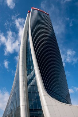 Zaha Hadid Kulesi, Milano 'daki yeni ticari ve meskun bölge olan CityLife Alışveriş Bölgesi kompleksi içinde. Genel sigorta merkezi..