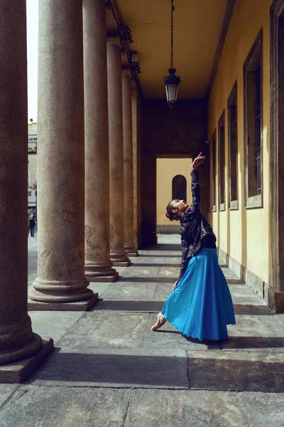 Fiatal Gyönyörű Balerina Táncol Szabadban Városban Balerina Projekt — Stock Fotó