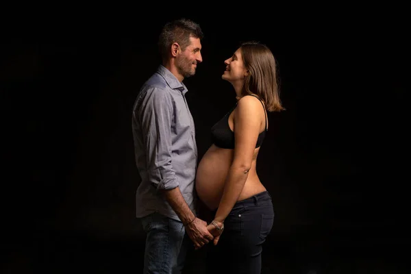 Couple Studio Intimate Portrait Black Background Man Pregnant Woman Smiling — Stock Photo, Image
