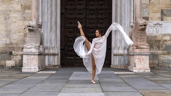 Mladá Krásná Baletka Portrét Tanec Venku Městě Projekt Ballerina — Stock fotografie