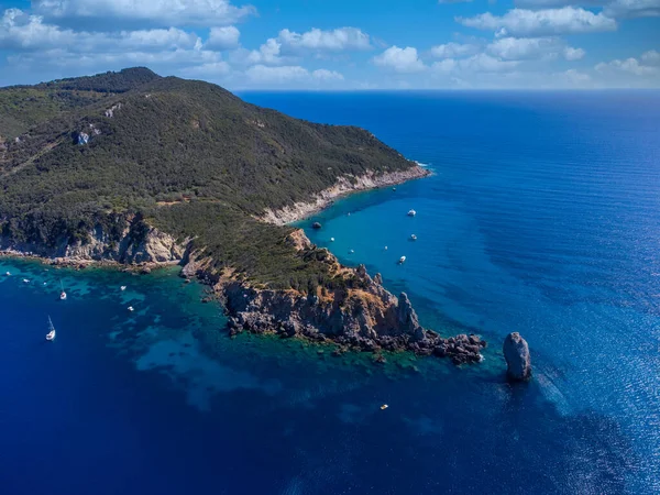 Kampüs körfezi panoramik hava manzarası. İtalya, Toskana 'daki Giglio Adası.
