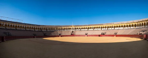 Seville スペイン 6月2018 闘牛のためのスペインの最大のアリーナの一つである騎兵ブルリングのインテリアビューの本当のマエストランサ — ストック写真