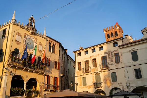 Bassano Del Grappa Ιταλια Νοεμβριοσ 2021 Δημαρχείο Της Πόλης Καμπαναριό — Φωτογραφία Αρχείου
