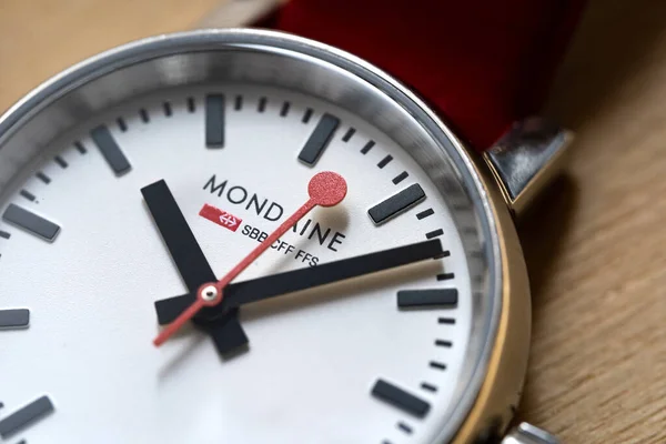 Bologna Itália Abril 2021 Mondaine Detalhe Relógio Fortemente Influenciado Pelo — Fotografia de Stock