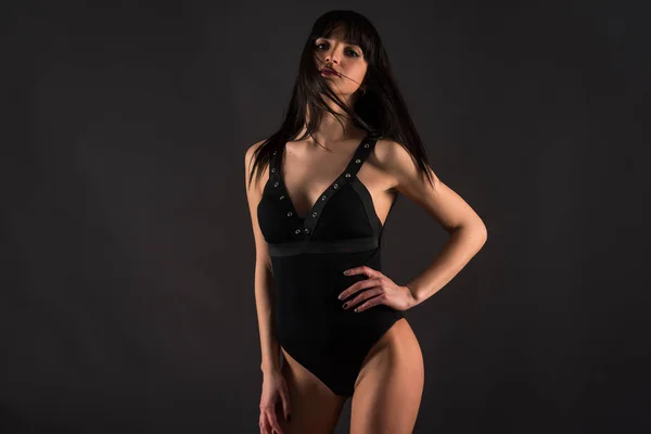 Sexy Confiante Mulher Estúdio Retrato Vestindo Lingerie Preta Isolado Contra — Fotografia de Stock