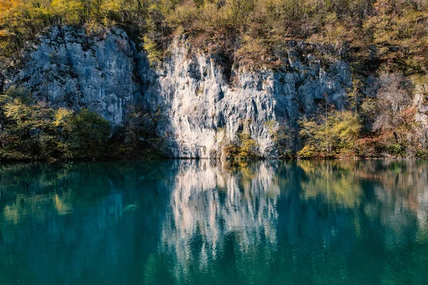 Прекрасний Вид Національного Парку Плітвицькі Озера Кам Яну Стіну Води — стокове фото