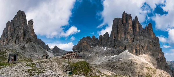 Menedék Dolomithegyekben Olaszországban Panorámakép — Stock Fotó