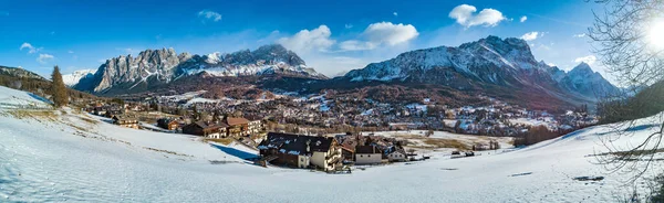 Cortina Ampezzo Gündüz Panoramik Hava Görüntüsü Kış Boyunca Kar — Stok fotoğraf