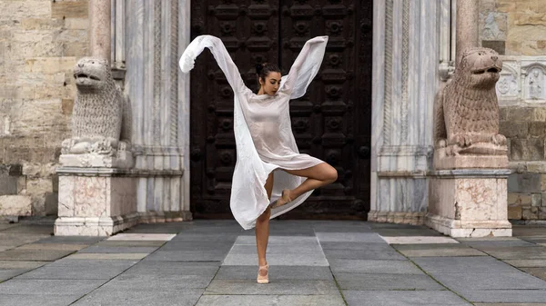 Mladá Krásná Baletka Portrét Tanec Venku Městě Projekt Ballerina — Stock fotografie