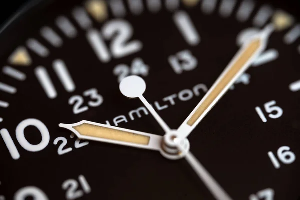 Bologna Italië Maart 2020 Hamilton Khaki Pvd Mechanisch Militair Horloge — Stockfoto