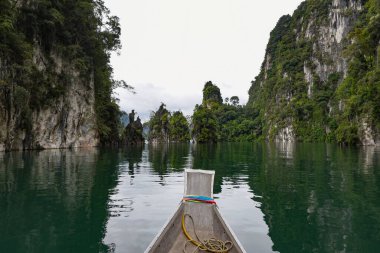 Khao Sam Kler (Sam Kler Dağı) Tayland 'ın Surattani kentinde yer alan Khao Sok Milli Parkı' ndaki Ratchaprapa Barajı 'nın sembolüdür..