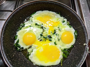 Tavada kızarmış yumurta.