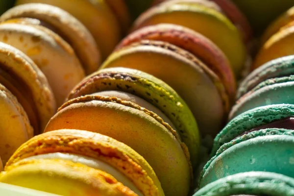 Macaron Francesi Colorati Vicino Diversi Macaroni Colorati Sfondo — Foto Stock