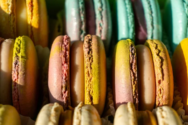 Macarons Franceses Coloridos Close Diferentes Macaroons Coloridos Fundo — Fotografia de Stock
