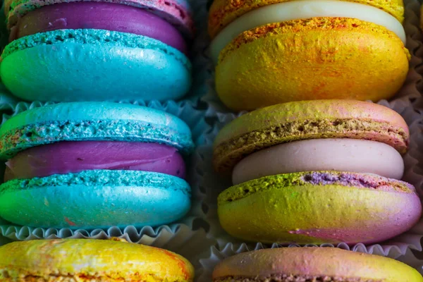 Bunte Französische Macarons Aus Nächster Nähe Verschiedene Bunte Makronen Hintergrund — Stockfoto