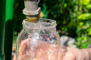 Yeniden kullanılabilir su şişesi. Dünya dolum günü. Sıfır atık.