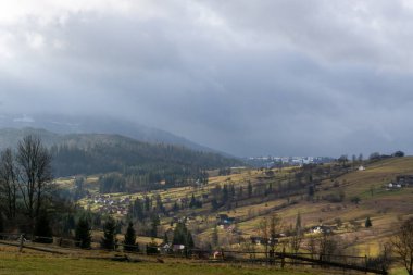 Karpatya dağlarında karsız kış. Doğada