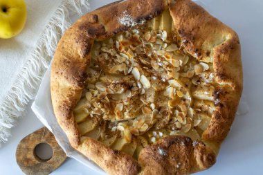 Tarçınlı elma galetesi. Görünümün üstünde. 