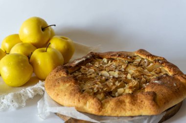 Tarçınlı elma galetesi. Görünümün üstünde. 