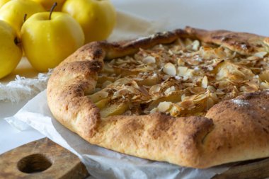 Tarçınlı elma galetesi. Görünümün üstünde. 