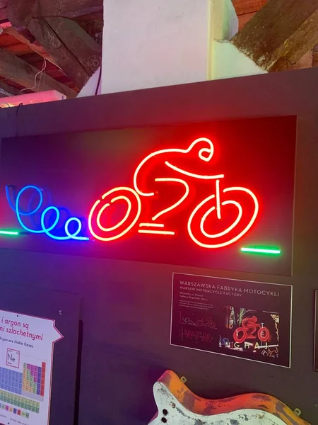neon kırmızı ve mavi bisiklet işareti