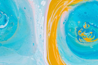 Güzel akışkan sanat doğal lüks resim. Marbleize etkisi. Eski oryantal çizim tekniği. Beyaz, pembe, mavi, yeşil, sarı, hardal ve turkuaz renkler. Soyut dekoratif mermer dokusu. 