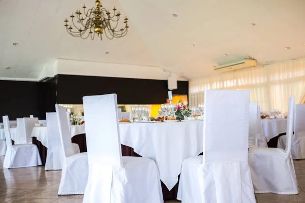 Wedding Reception Photo Glasses Flowers Tables Wedding Restaurant White Interior — Stock Photo, Image