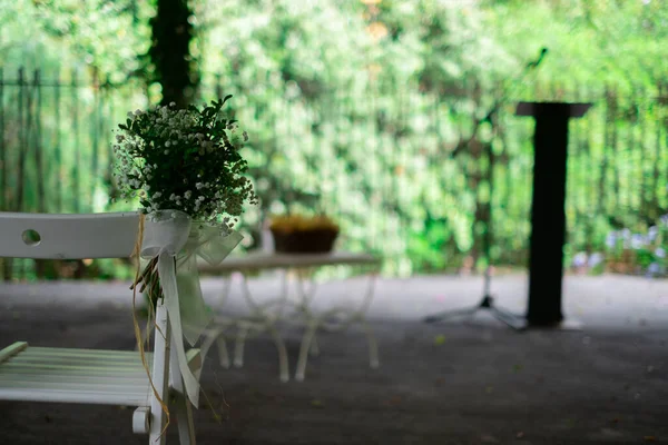 Wedding Decoration White Stools Bride Groom Nuptial Ceremony Outdoors — Stock fotografie