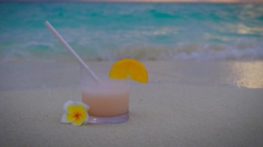 Close up of cocktails at sunset. Blue turquoise ocean on the background. Summer travel vacation concept. 4k slow motion video. 