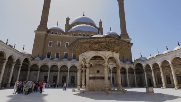 Wnętrze Wielkiego Meczetu Muhammada Ali Paszy Lub Meczetu Alabastrowego Położonego — Wideo stockowe