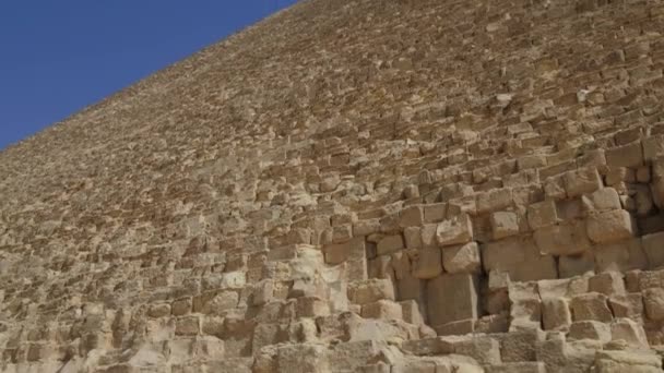 Denna Video Kameran Långsamt Stiger Med Den Vördnadsvärda Stora Pyramiderna — Stockvideo