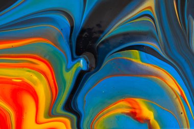 Sıvı resim çizimi. Soyut dekoratif mermer dokusu. Sıvı akrilik bir geçmişi var. Poster ya da duvar kağıdı için karışık boyalar. Modern sanat. Psikedelik renkler. Mavi, altın, kırmızı, sarı, turuncu. 