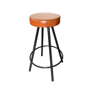 Dört siyah bacaklı, yumuşak deri koltuklu, beyaz arka planda izole edilmiş bacaklara vurgu yapan bir sandalye. Mutfak ekipmanı ya da aksesuarlar. Stüdyo fotoğrafçılığı. Şablon veya maket