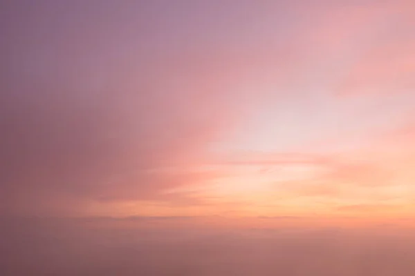 Ukrayna 'nın Karpat dağlarında sonbahar günbatımı