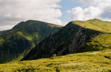 Karpat Dağları, Ukrayna 'daki Chornohora Dağları' nda yaz mevsimi