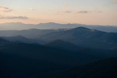 Karpat Dağları, Ukrayna 'daki Chornohora Dağları' nda yaz mevsimi
