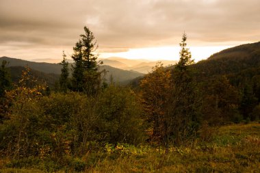 Karpat Dağları Beskid bölgesinde sonbahar, Ukrayna
