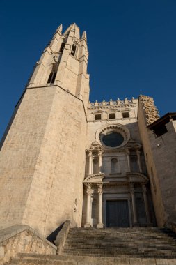 Gün batımında Sant Felix Kilisesi, Girona, İspanya