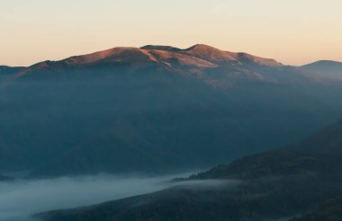 Ukrayna 'nın Karpatlar Dağları' nın Krasna bölgesinde sonbahar mevsimi