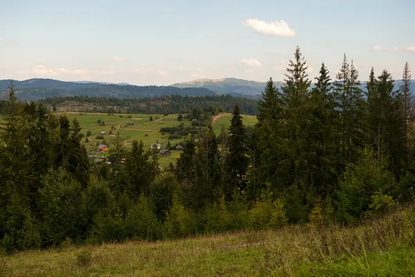 Karpat Dağları Beskid bölgesinde sonbahar, Ukrayna