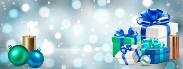 リボンと弓が付いているいくつかの着色されたギフト用の箱が付いている休日のイラスト 明るい青い色のボケ効果が付いているぼやけた背景のろうそくおよびクリスマスの球を燃やします — ストックベクタ