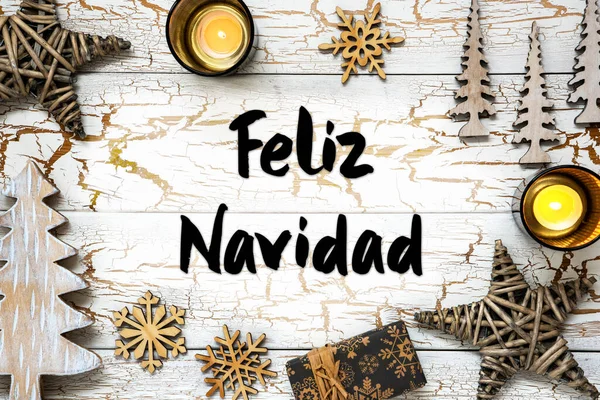 スペイン語のテキスト Feliz Navidadはメリークリスマスを意味します キャンドル 雪の結晶 星と贈り物のようなクリスマスの装飾と白い木製のヴィンテージクリスマスの背景 ロシアのカード — ストック写真