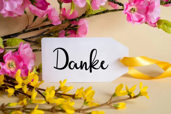 Arreglo Flores Primavera Con Etiqueta Blanca Con Texto Alemán Danke —  Fotos de Stock