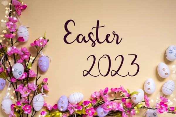 Texto Inglés Easter 2023 Beige Background Arreglo Flores Primavera Rosa — Foto de Stock