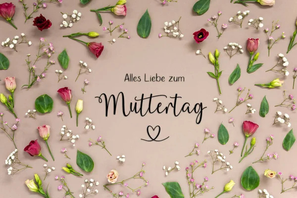 Arranjo Flores Com Texto Alemão Alles Liebe Zum Muttertag Significa — Fotografia de Stock