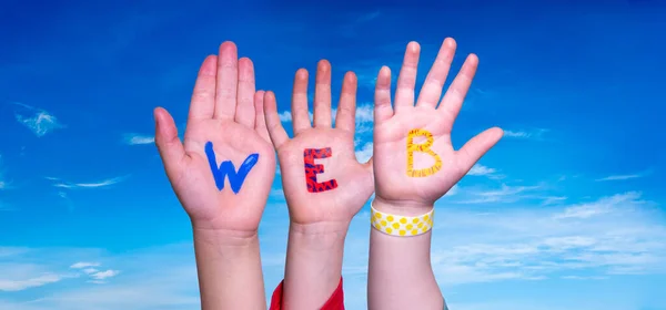 Kinderen Handen Bouwen Kleurrijke Engels Word Web Blauwe Lucht Als — Stockfoto
