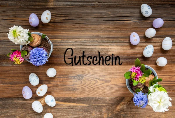 Easter Flat Lay Niemieckim Tekstem Gutschein Oznacza Voucher Kwiaty Dekoracji — Zdjęcie stockowe